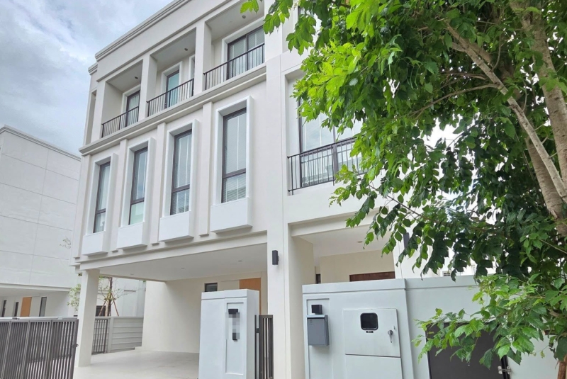 ให้เช่า บ้านเดี่ยว 3 ชั้น Aerie Srinakarin-Krungthepkreetha : แอร์รี่ ศรีนครินทร์ – กรุงเทพกรีฑา